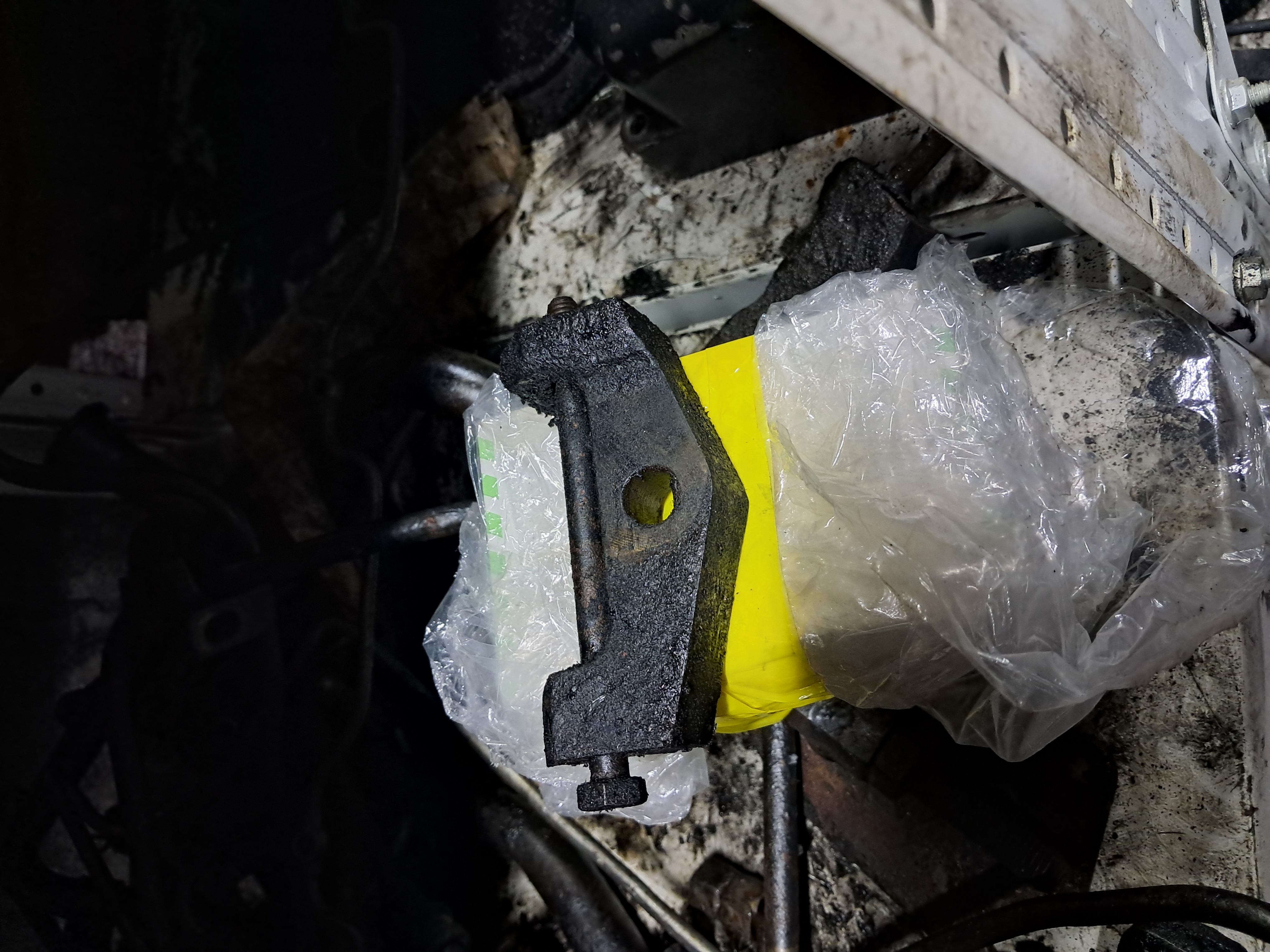 Опора компрессора man D0824-D0826